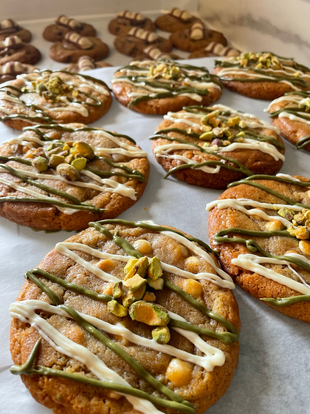 Assorted box of 9 stuffed cookies